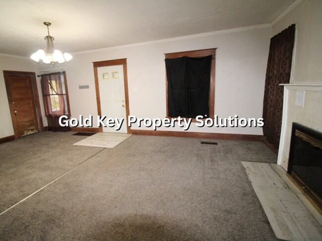 Building Photo - 815 N Elm St