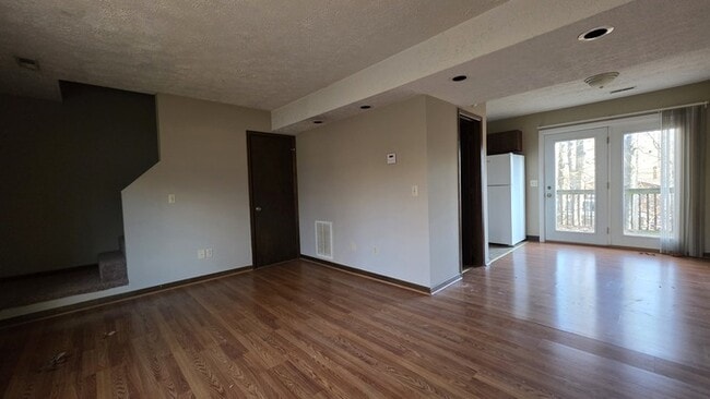 Building Photo - Townhouse in Smoketree Apartments