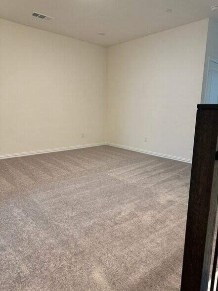 Building Photo - 2821 Jacaranda Dr