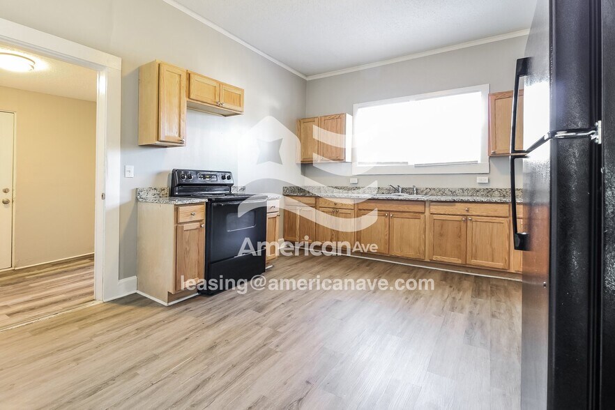 Building Photo - 693 Arlington Rd