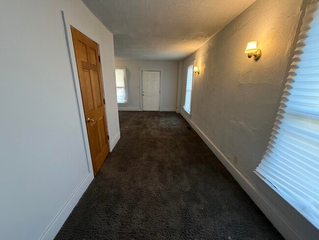 Building Photo - 608 Seminary-W