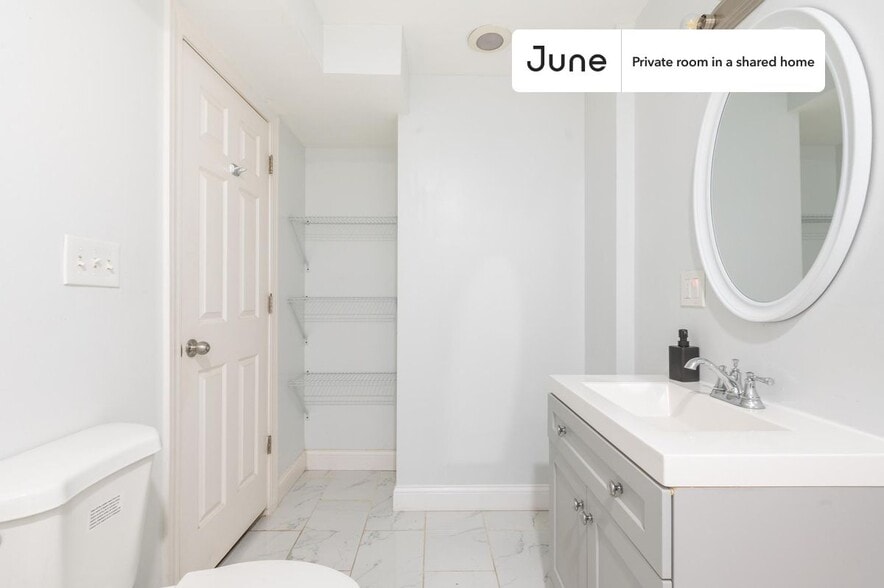Building Photo - Room in Shared 3 bed/2 bath home in Near West Side