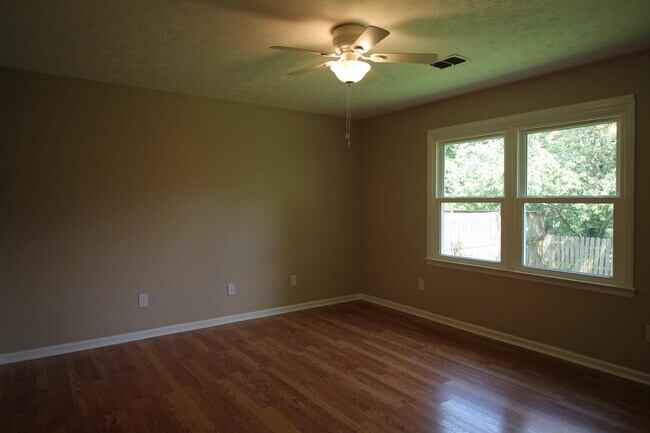 Building Photo - 316 Squires Rd