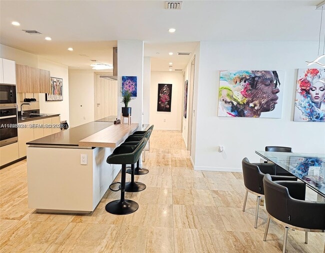 Building Photo - 1000 Brickell Plaza