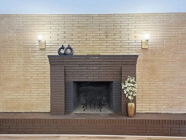 Building Photo - 522 S Edgewood Cir