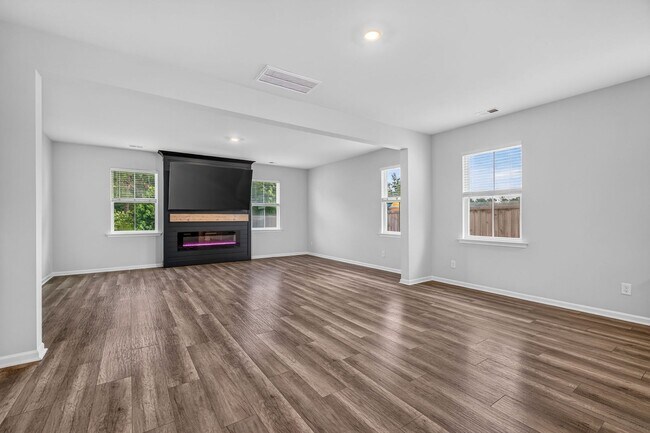 Building Photo - Modern Living in Summerville