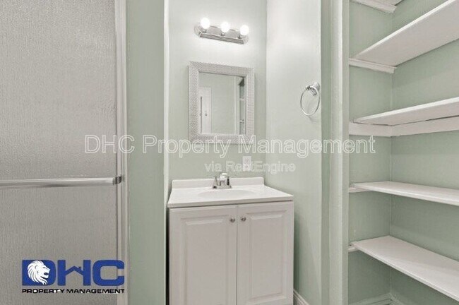 Building Photo - 3556 Main St