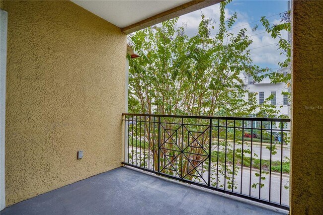 Building Photo - 1810 E Palm Ave