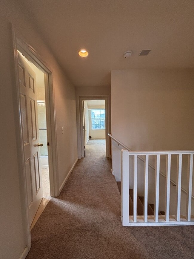 Building Photo - 3 Bed 2.5  Bath House in South Davis