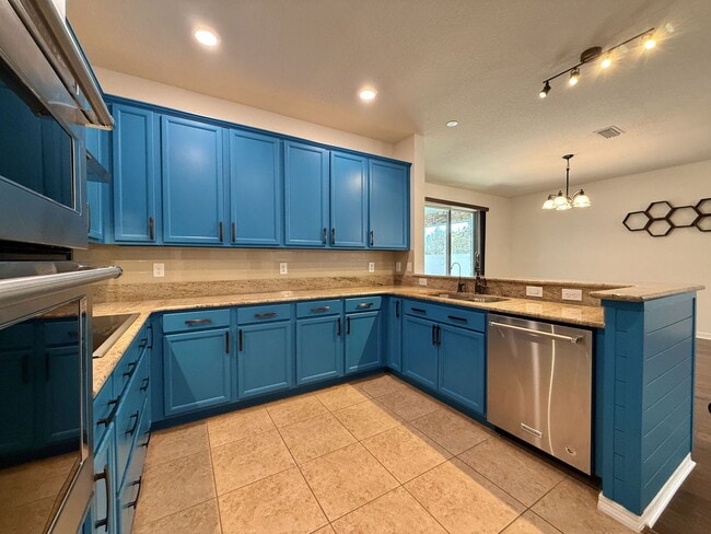 Building Photo - 10551 Park Meadowbrooke Dr