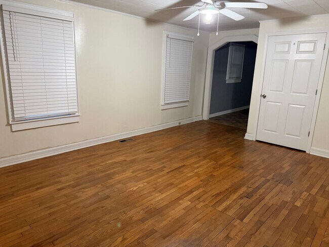 Building Photo - 2 Bedroom / 1 Bath Home Bristol, TN