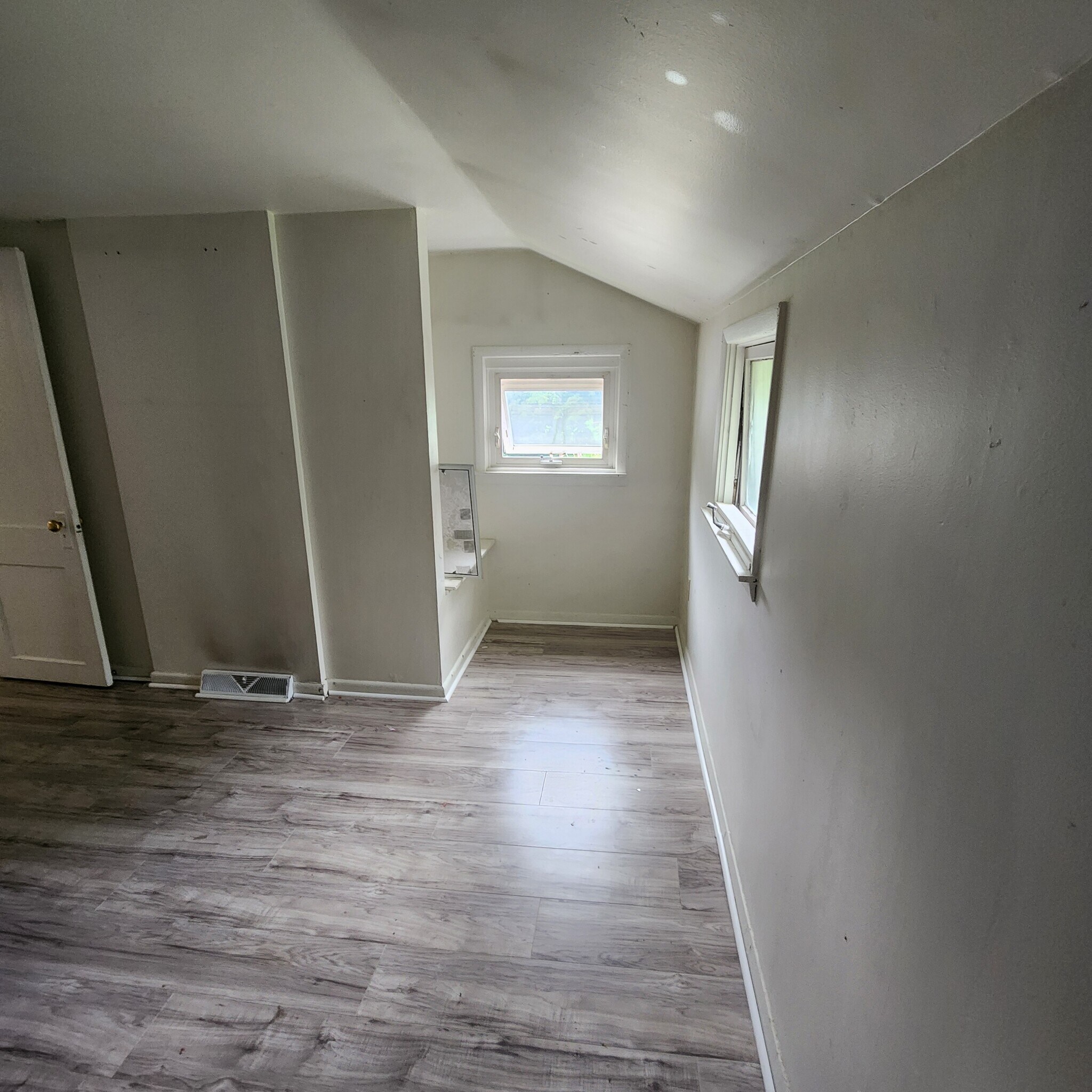 Building Photo - 379 W Main St