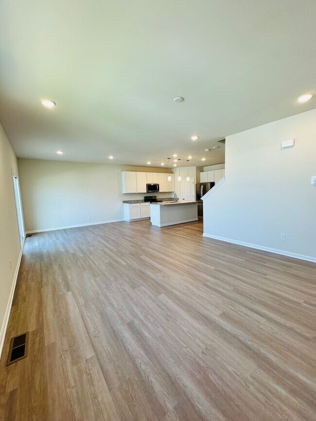 Building Photo - Charming New Construction Home for Rent in...