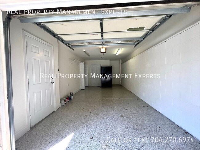 Building Photo - 729 Grandin Rd