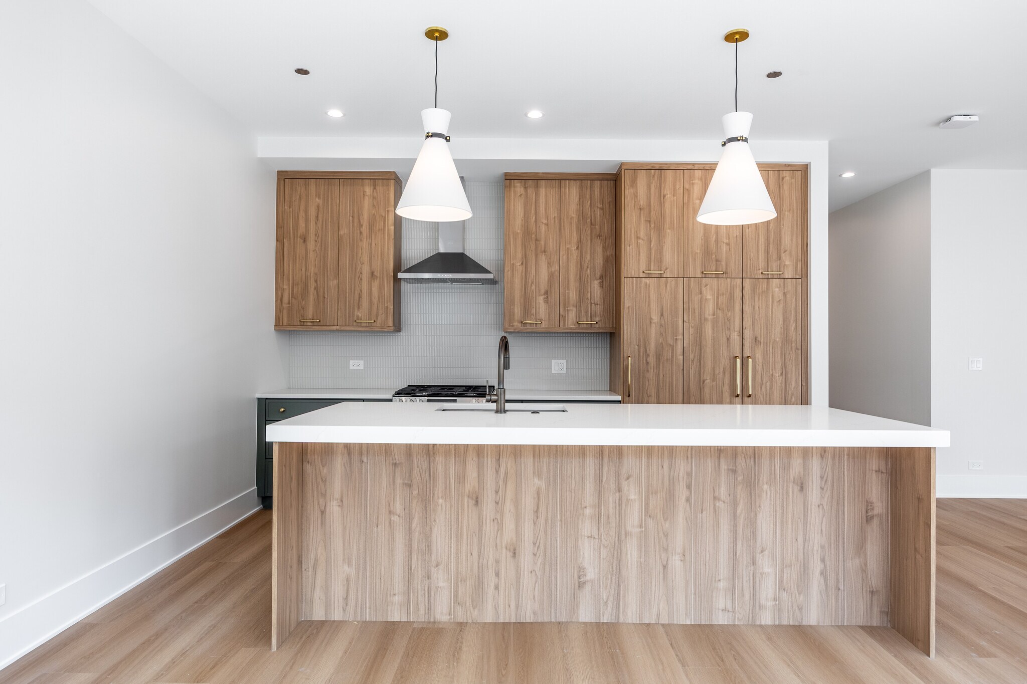 Building Photo - 1610 W Grand Ave