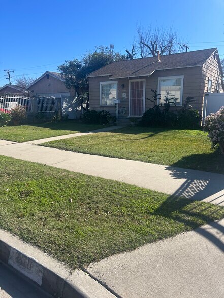 Primary Photo - 208 E Ellsworth Ave