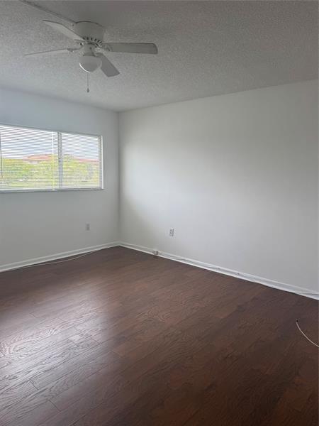 Building Photo - 950 SW 138th Ave