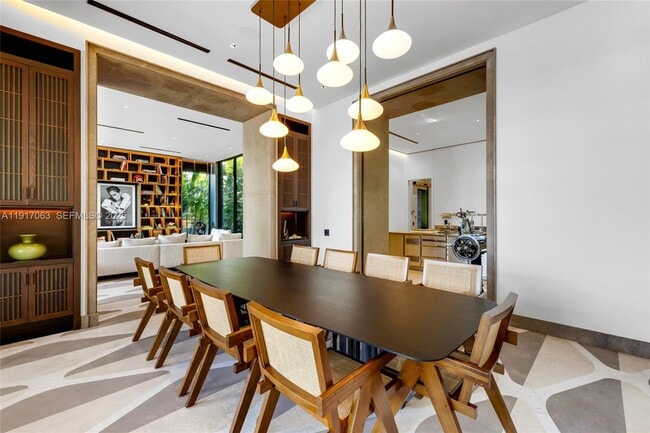 Building Photo - 200 W Rivo Alto Dr