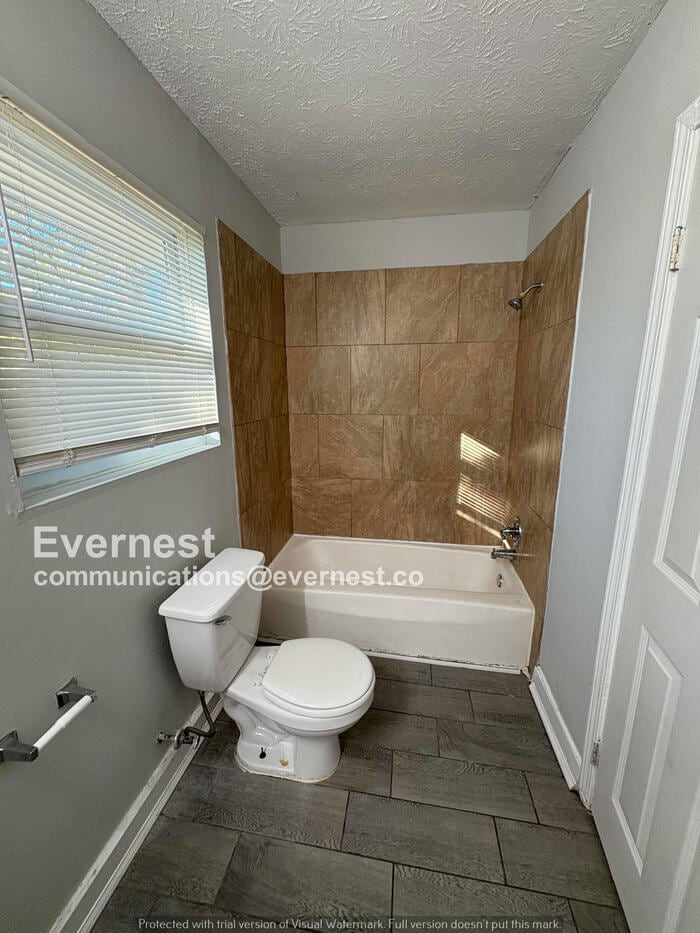 Building Photo - 193 W Canterbury Dr