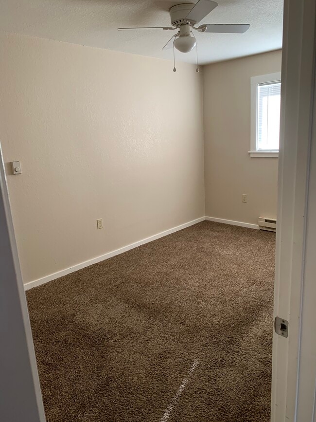Building Photo - 2737 Hefner Ave