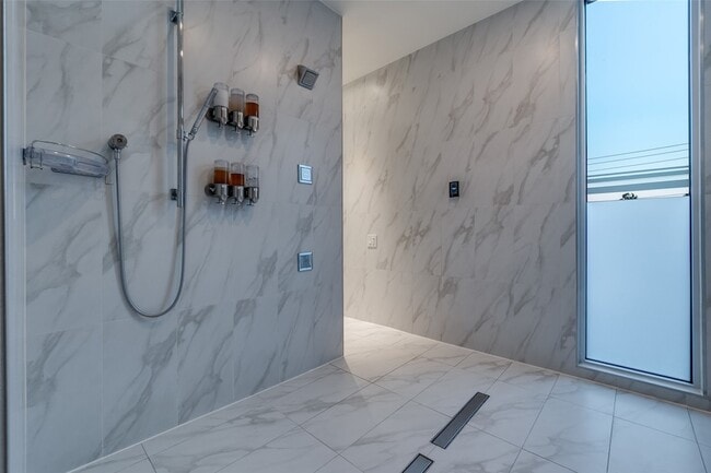 Building Photo - 2300 N Carroll Ave