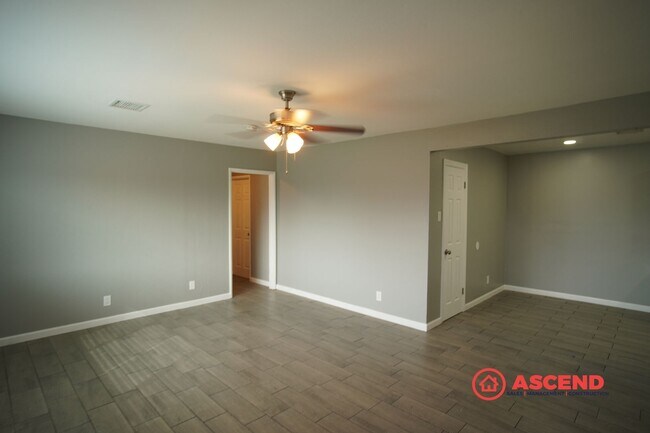 Building Photo - 3-Bedroom Home In East Bakersfield!