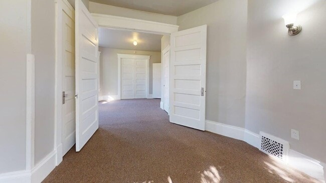 Building Photo - 808 7th St NW