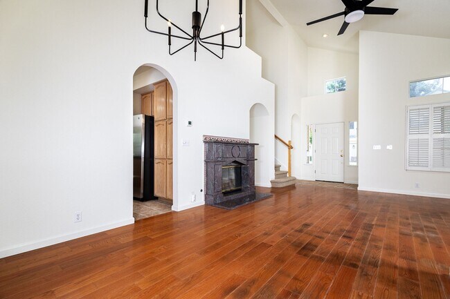 Building Photo - Stunning 2 Story, 3-Bed Home in Folsom’s Desirable Gated Community!