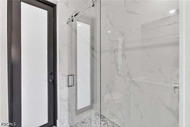 Building Photo - 118 NW 2nd Ave