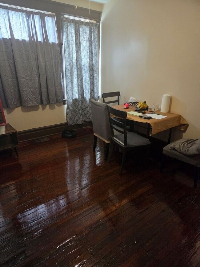 Building Photo - Spacious Newark Home – 7 Bedrooms, 2 Kitchens