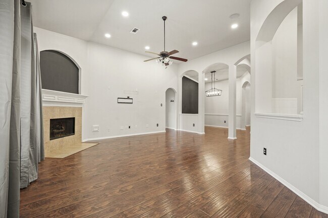 Building Photo - 18303 Heathridge Ln