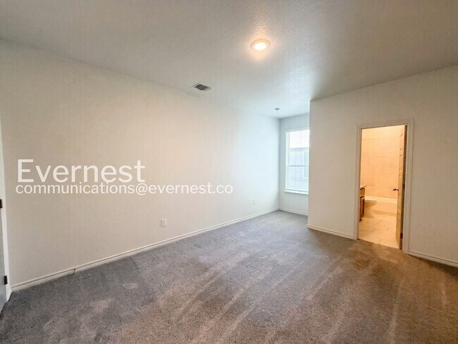 Building Photo - Limited Time Special Offer / 4 Bed, 3 Bath Home with Garage / Pet-Friendly / Vouchers Accepted / ...