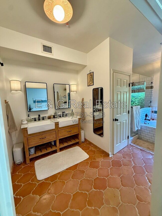 Building Photo - 8617 E Larkspur Dr
