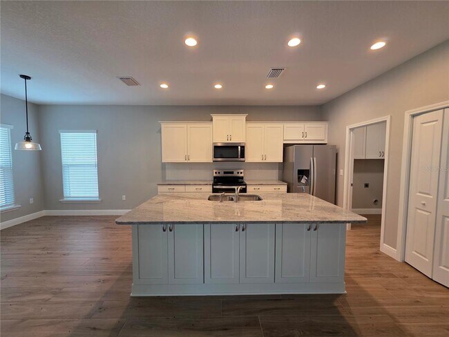 Building Photo - 7345 SE 26th Dr