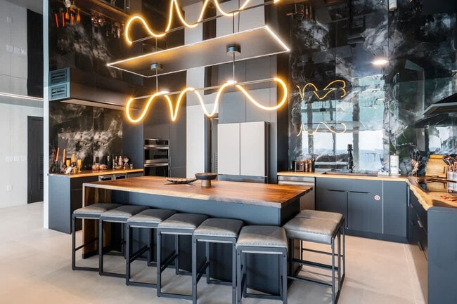 Building Photo - 8743 Thomas Dr