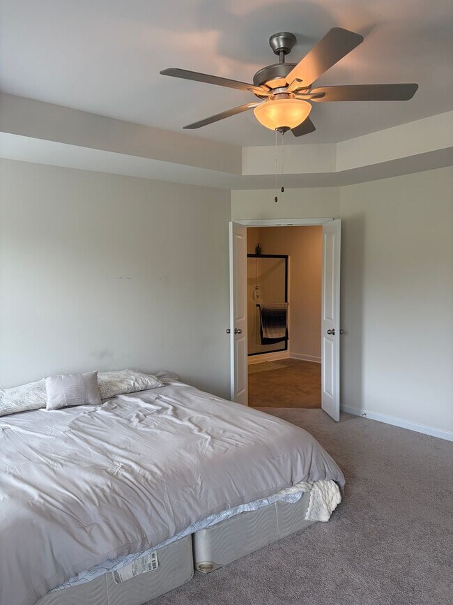 Building Photo - Beautiful Townhome