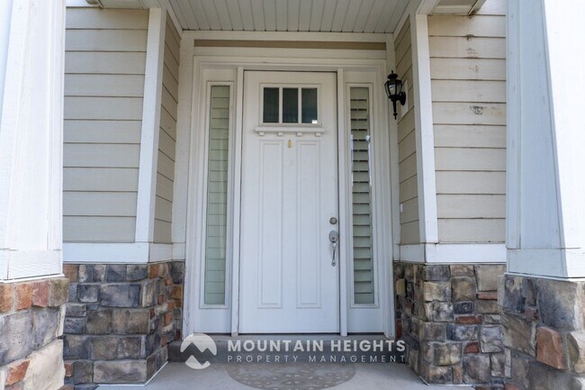 Building Photo - 3953 Sand Lake Dr
