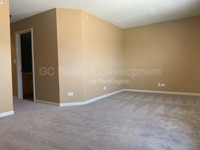 Building Photo - 922 Kings Canyon Dr