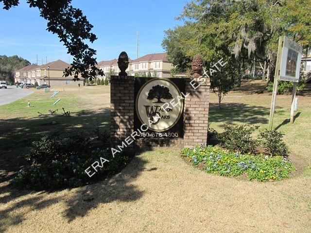 Building Photo - Walton Oaks Townhome!