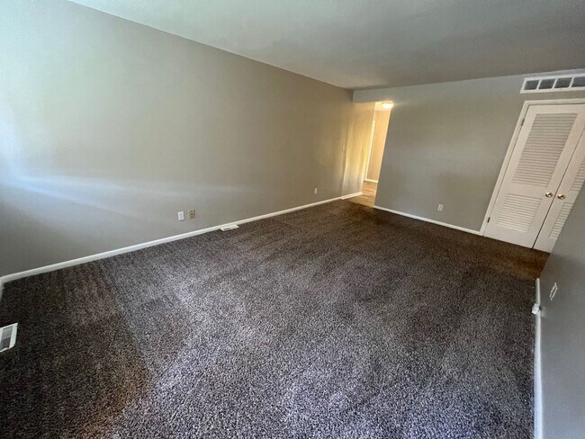 Building Photo - Coming Soon! Charming 2Bed/1Bath Duplex