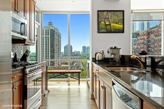 Building Photo - 1201 S Prairie Ave