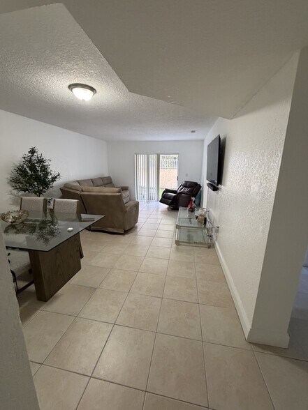 Building Photo - 2650 W 76th St