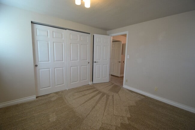 Building Photo - 4 Bed 3 Bath Home in District 20!