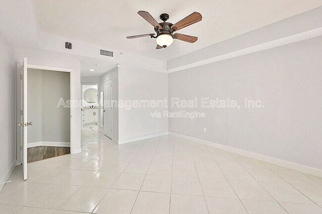 Building Photo - 4801 Osprey Dr S