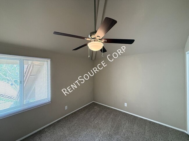 Building Photo - 40270 Homeridge Dr