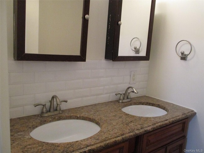 Building Photo - 84 Old Haverstraw Rd