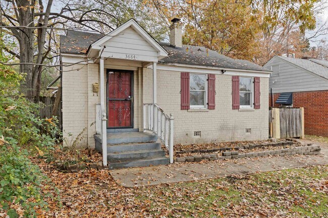 Primary Photo - 3684 Marion Ave