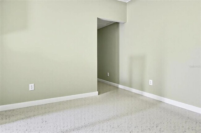 Building Photo - 811 26th Ave N