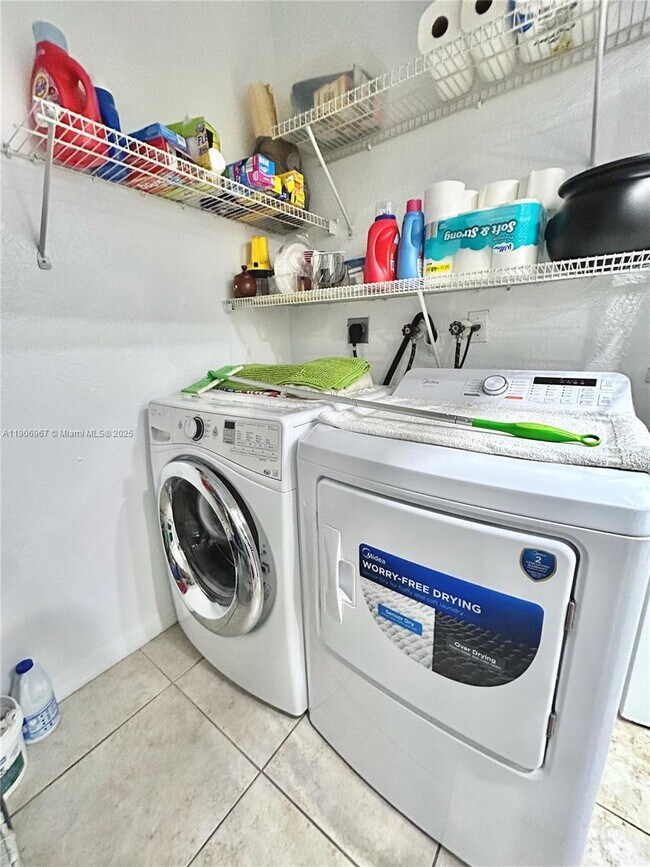 Building Photo - 13778 SW 170th Ln