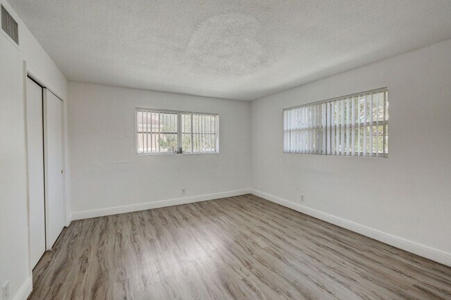 Interior Photo - 515 Apartments